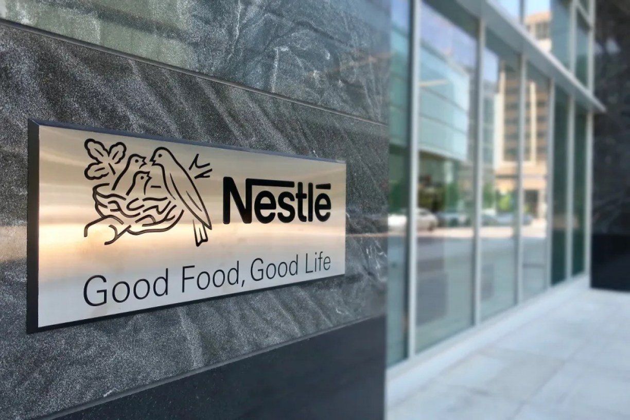 Receita da Nestlé cai 2% em 2025 a US$ 115,80 bi; lucro recua 17%, a US$ 11,68 bi