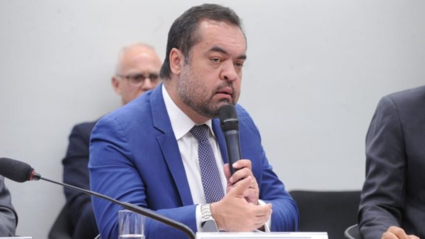 TSE volta a julgar ações contra Cláudio Castro e Rodrigo Bacellar