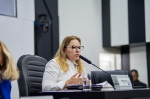 Paula Calil comemora aprovação de isenção do IPTU para ruas sem asfalto e destaca importância da medida para a justiça social