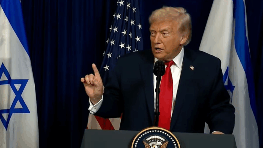 Trump diz que Obama revelou dados confidenciais em fala sobre alienígenas