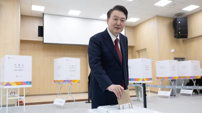 Ex-presidente da Coreia do Sul pede desculpas por insurreição