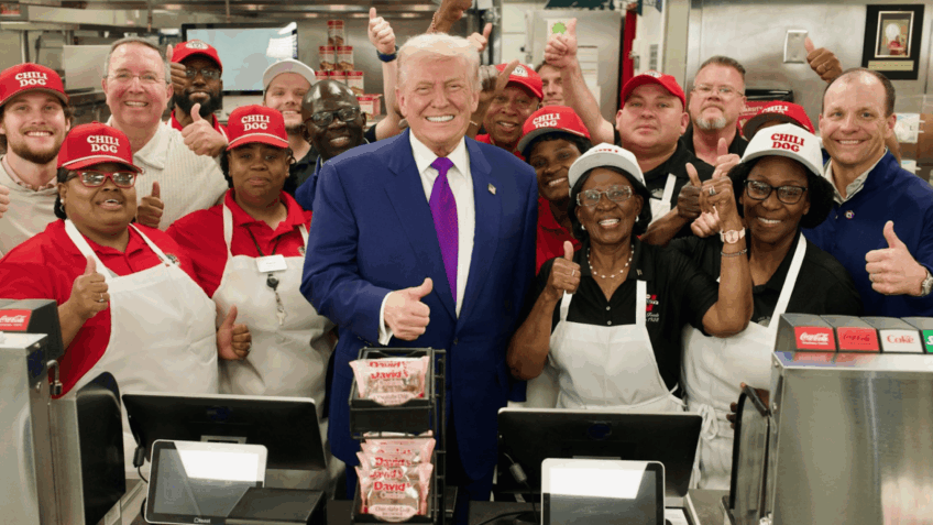 Trump visita restaurante de fast food nos EUA