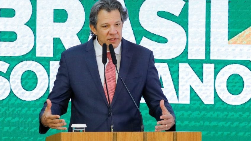 Derrubada do tarifaço tem efeito favorável e imediato, diz Haddad