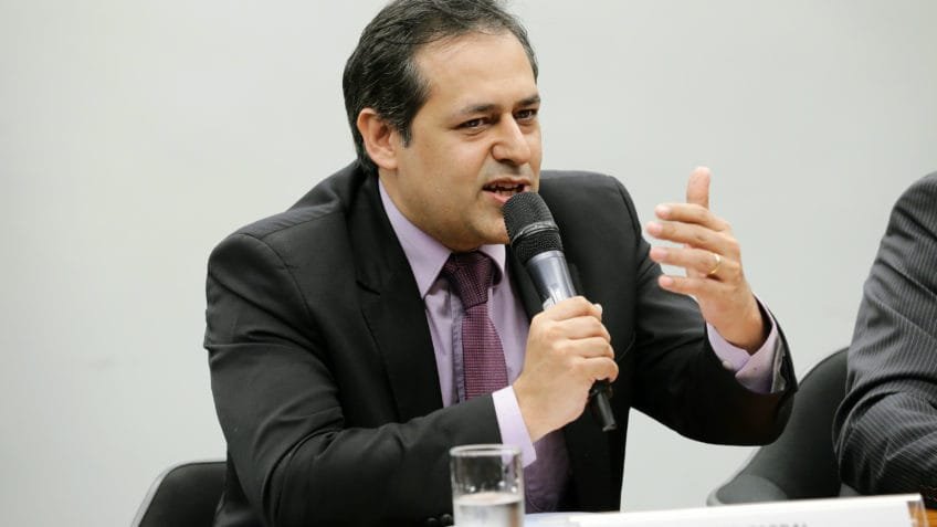 Entidades apoiam presidente da Unafisco após depor à PF