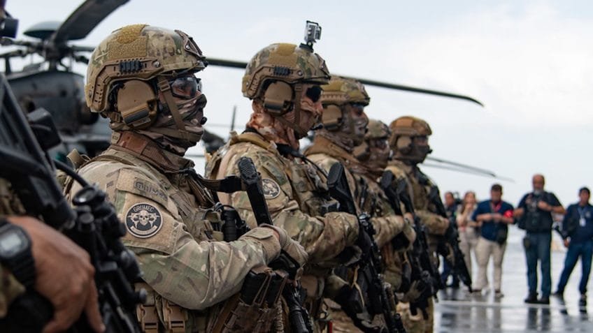 Deputados do PL querem barrar decreto sobre cartas patentes militares