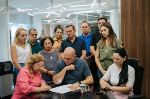 Vereadores participam da sanção de leis que garantem isenção de IPTU e asseguram auxílio às servidoras municipais