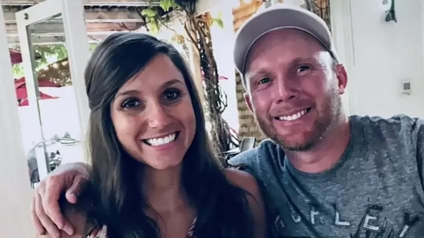 Viúva que escreveu livro aos filhos vai a julgamento por morte do marido