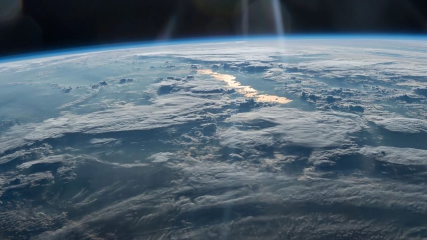 SpaceX apresenta proposta de lançamento de milhares de satélites