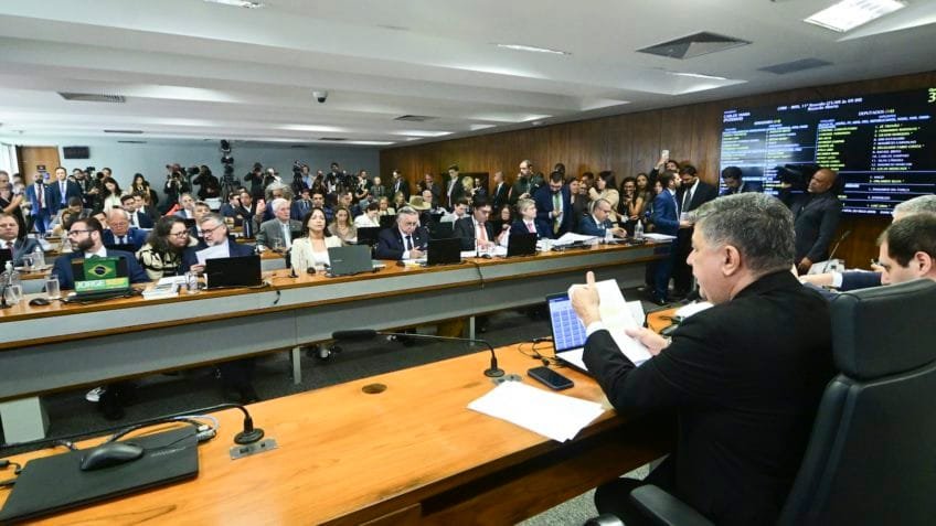 Com negativa de Vorcaro, CPI do INSS ouve investigada ligada à Conafer