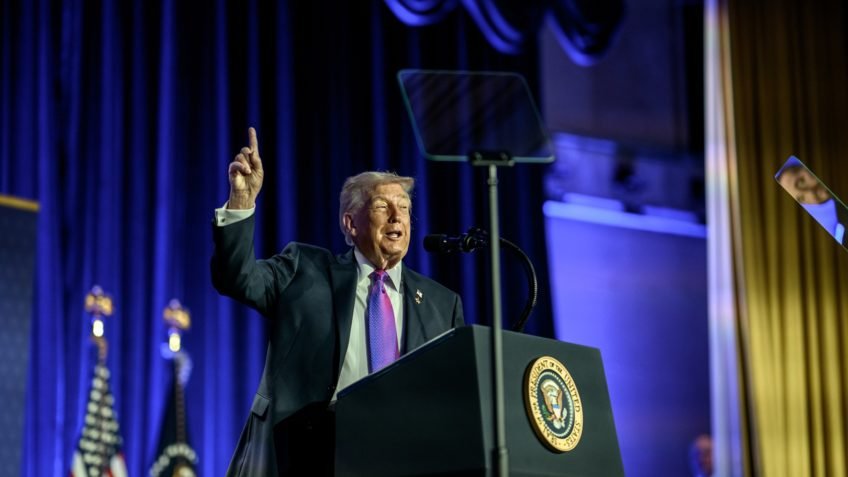 Suprema Corte me deu mais poderes, diz Trump após veto a tarifas