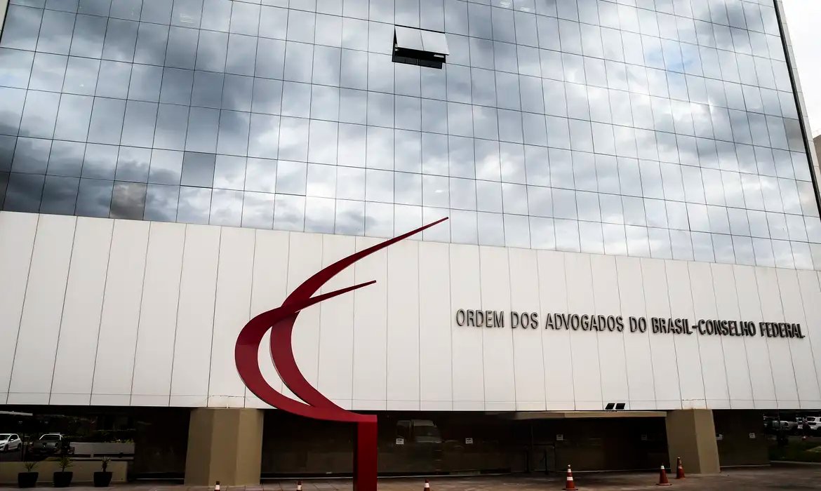 OAB cita “natureza perpétua” e pede fim de inquérito das fake news