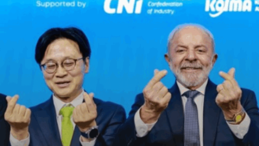 Lula faz "coração coreano" em visita à Coreia do Sul