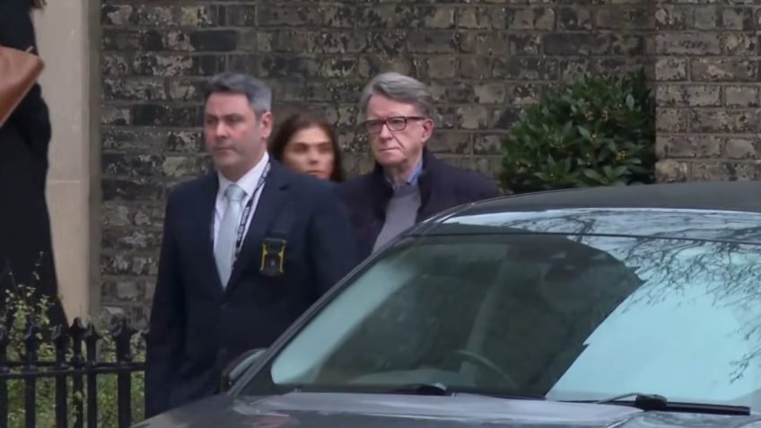 Investigado por caso Epstein, ex-embaixador do Reino Unido é preso