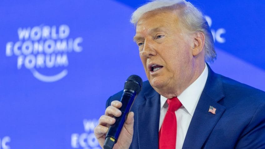 Pela 1ª vez no mandato, Trump faz discurso sobre Estado da União