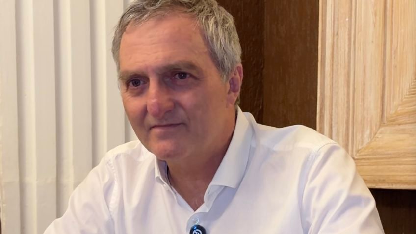 Flávio avalia lançar tio ao Senado por SP