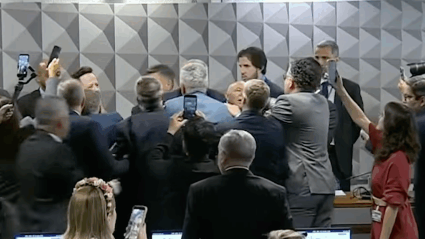 Assista ao momento da confusão na CPI do INSS