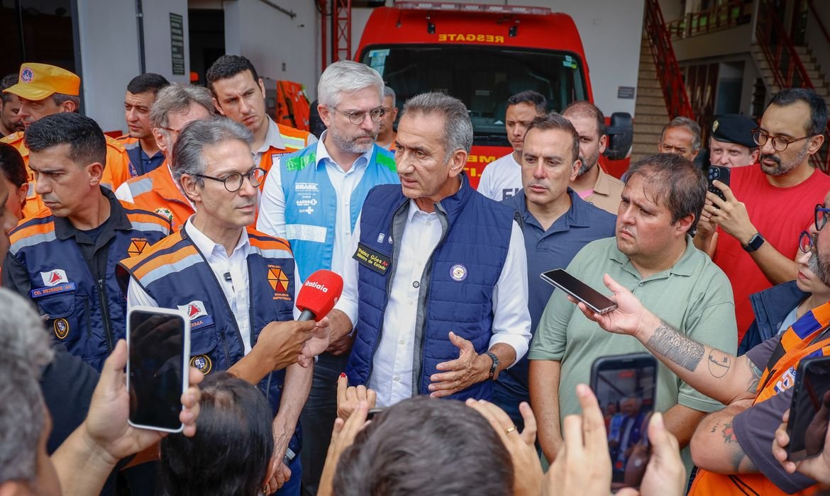 Minas Gerais: prioridade é resgate e auxílio a vítimas, diz ministro