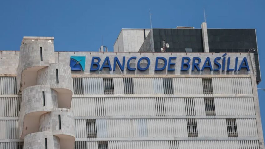 Justiça bloqueia ações do BRB ligadas a Banco Master