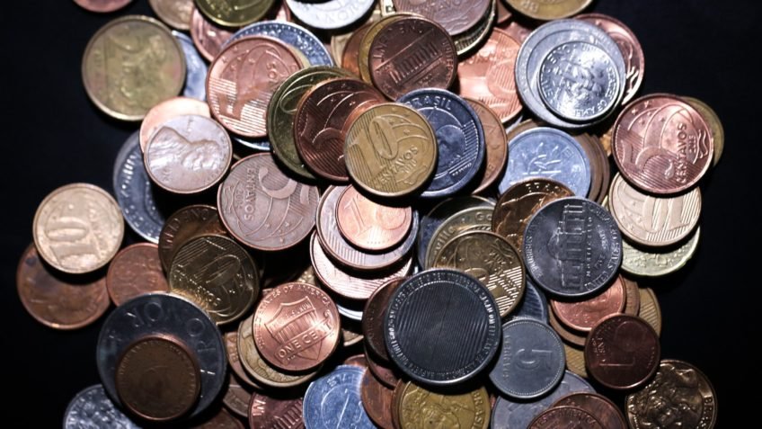 Renda domiciliar per capita sobe a R$ 2.316 em 2025