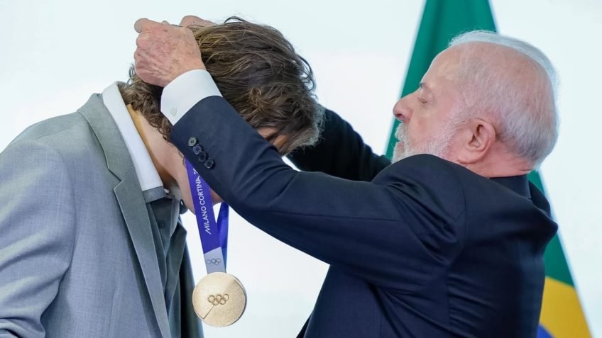 Lula recebe medalhista olímpico Lucas Pinheiro no Planalto