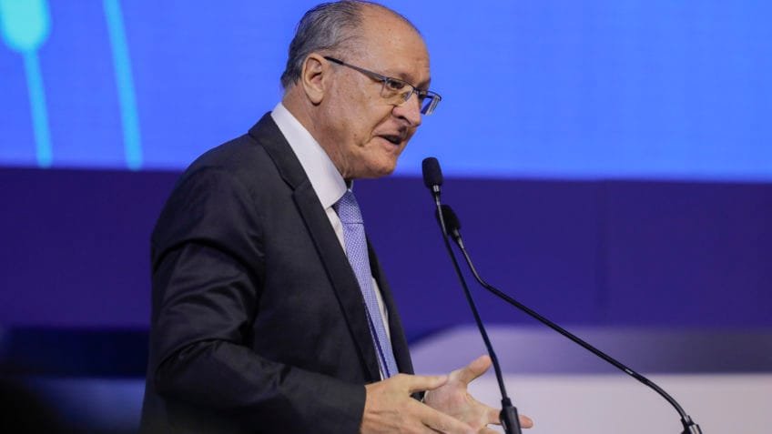 Governo Lula reduz tarifas de importação de 105 produtos