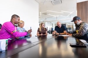 Lei que garante melhorias em pontos de parada para motoboys é sancionada em Cuiabá