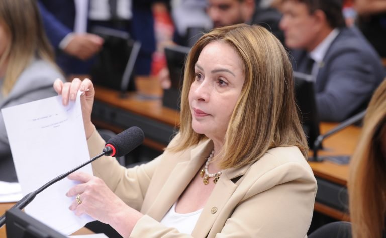 Comissão da Câmara aprova logística para agentes de saúde