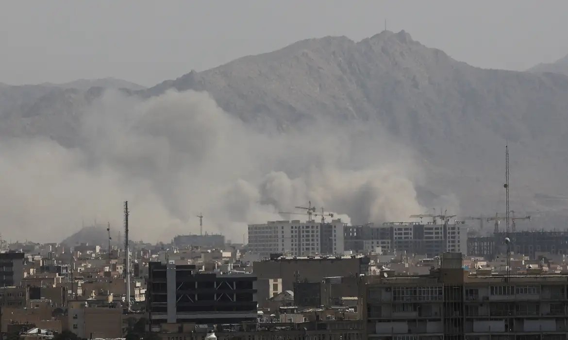 Ataque ao Irã pode levar a aumento do petróleo, avaliam especialistas