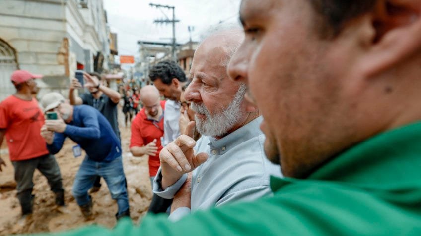 Lula diz em Minas Gerais que governo vai reconstruir cidades
