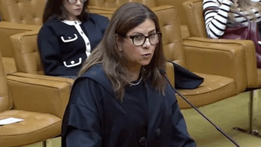 Aposentada aos 59, juíza que reclamou no STF ganhou R$ 709 mil em 2025