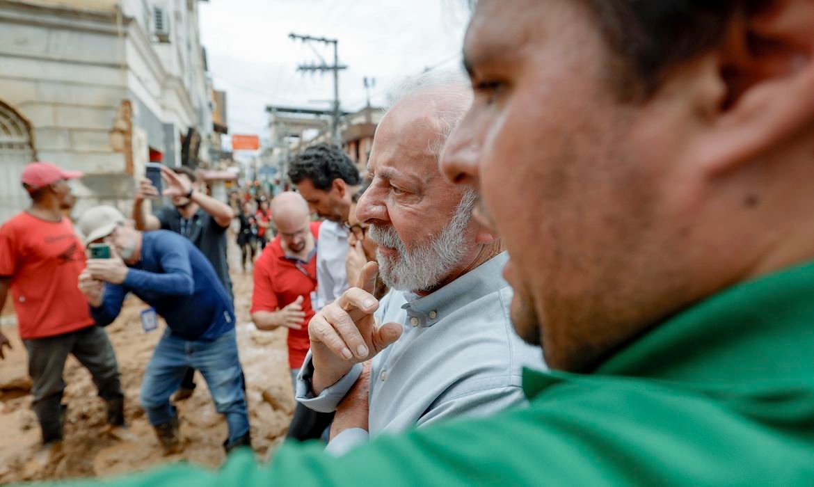 Perdas materiais serão recuperadas, diz Lula em visita a Minas Gerais