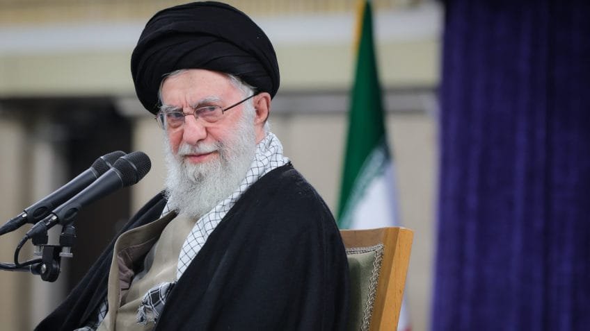 Morre Ali Khamenei, líder do Irã, após ataque de EUA e Israel