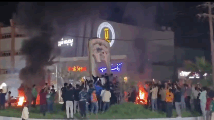 Iranianos saem às ruas para comemorar morte de Khamenei