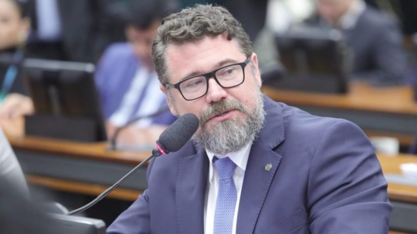 Bolsonaro diz que escolherá nomes ao Senado e indica apoio a Pollon