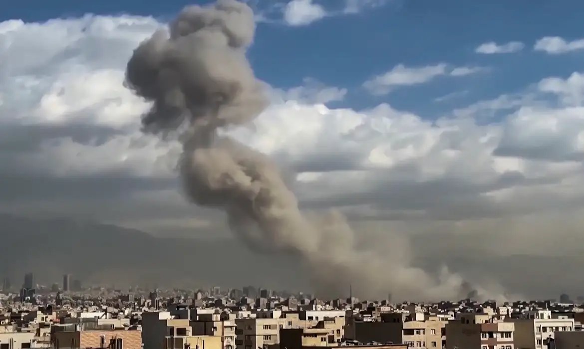 Sob impacto da guerra, Opep+ decide aumentar produção de petróleo