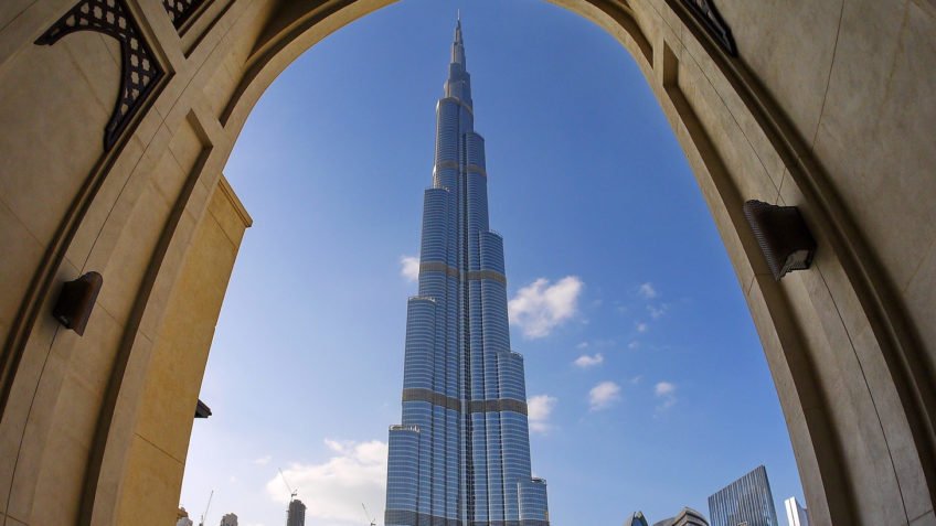 Emirados Árabes fecham embaixada no Irã após ataques