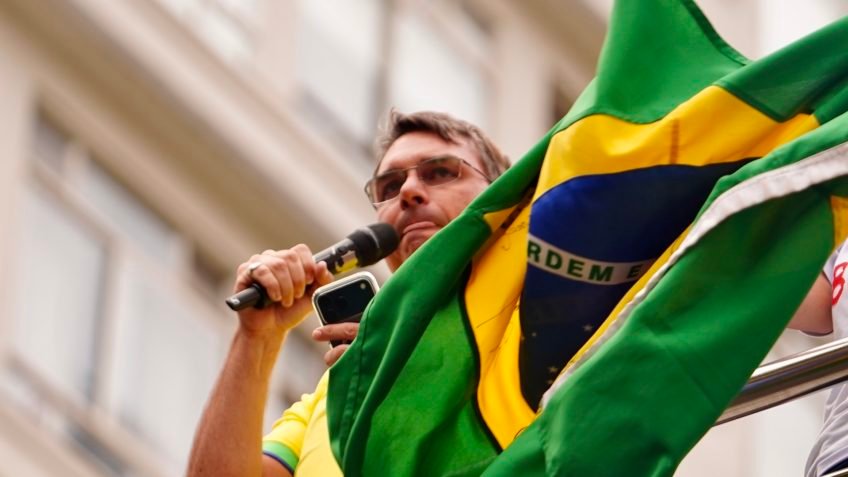 Na Paulista, Flávio poupa o Supremo: "Nunca foi o alvo"