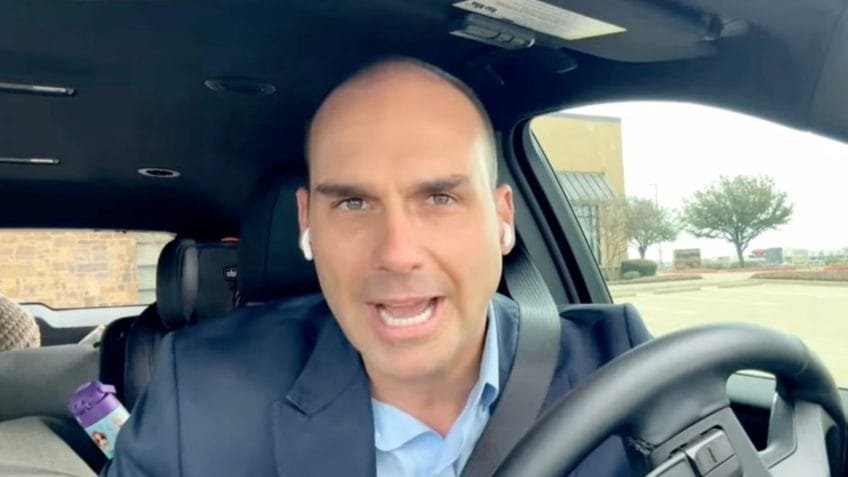 Dos EUA, Eduardo participa de ato da direita e defende anistia