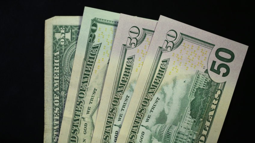 Guerra entre EUA e Irã eleva dólar e derruba bolsas