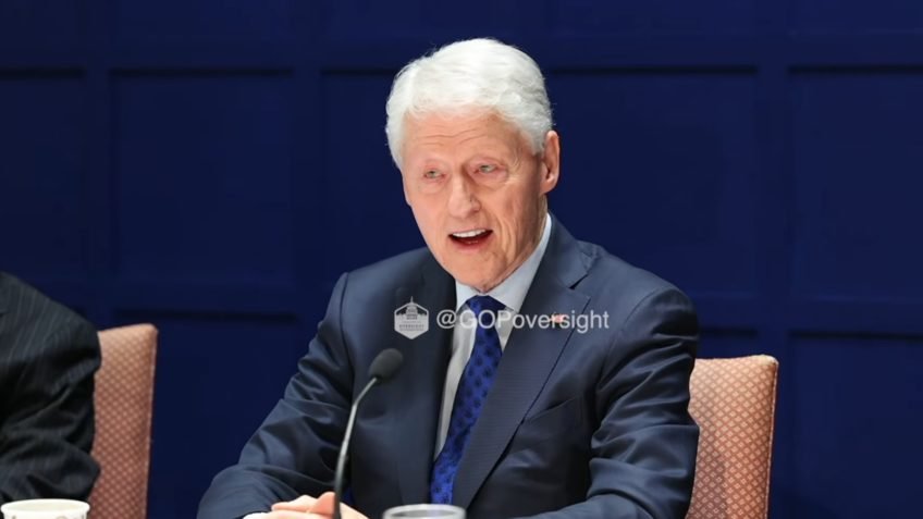 Nunca vi nada de errado, diz Bill Clinton sobre Epstein