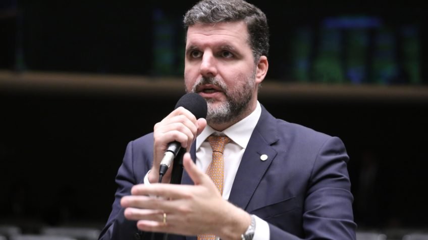 Debate sobre escala 6 X 1 é para ganhar voto, diz Pedro Lupion