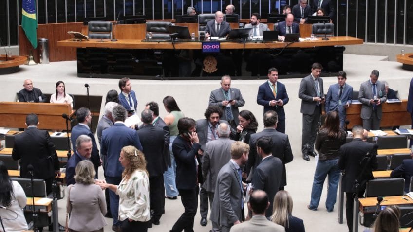 Câmara aprova reajuste de 24% para funcionários do MP