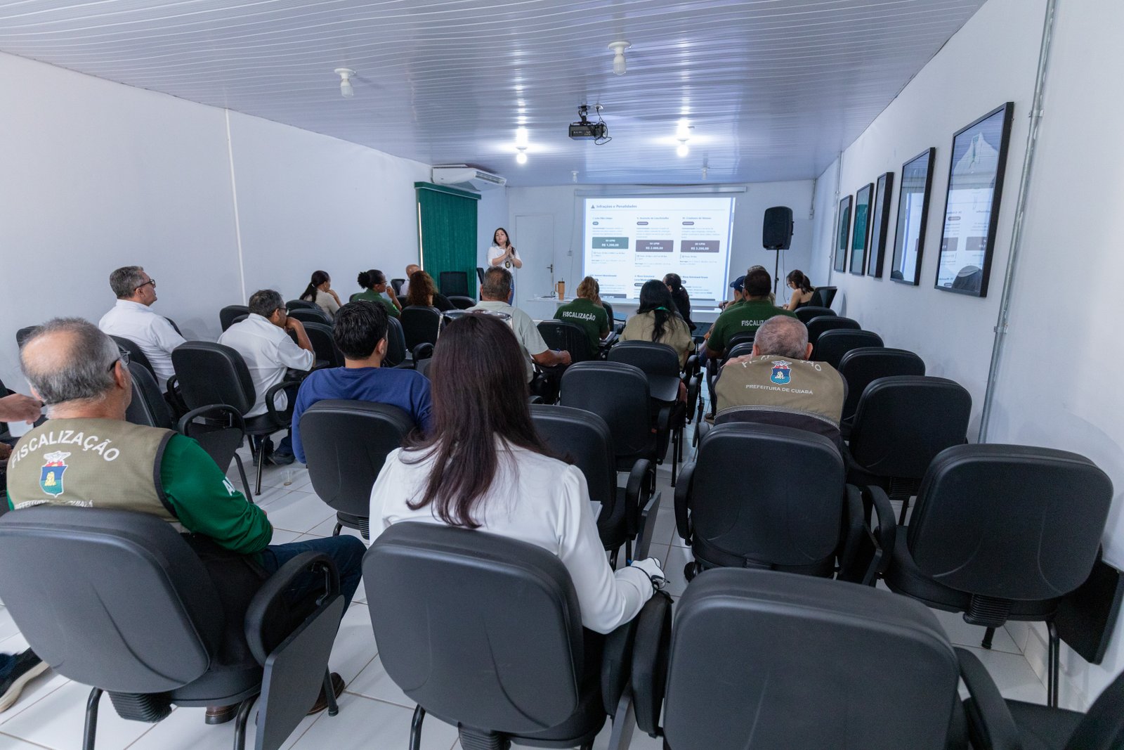 Fiscais de Cuiabá são capacitados para aplicar nova lei de lotes urbanos