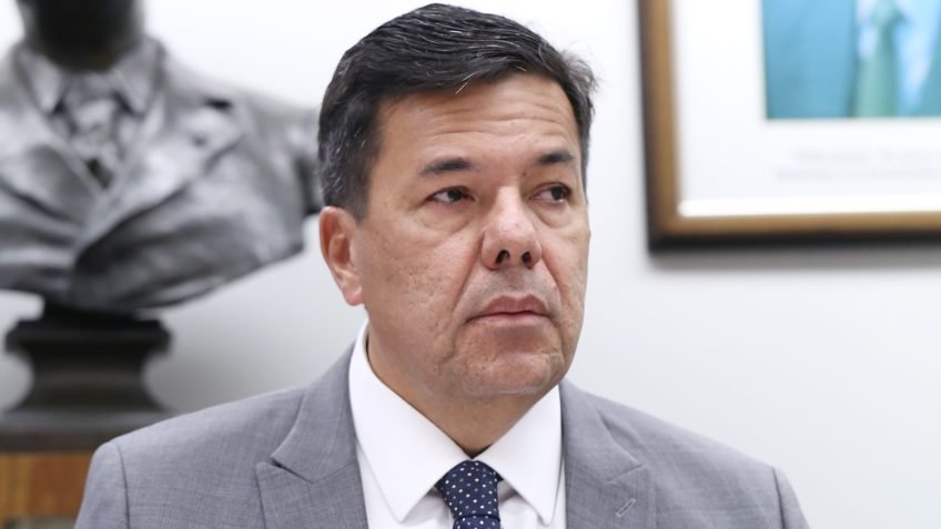 Relator retira redução da maioridade da PEC da Segurança Pública