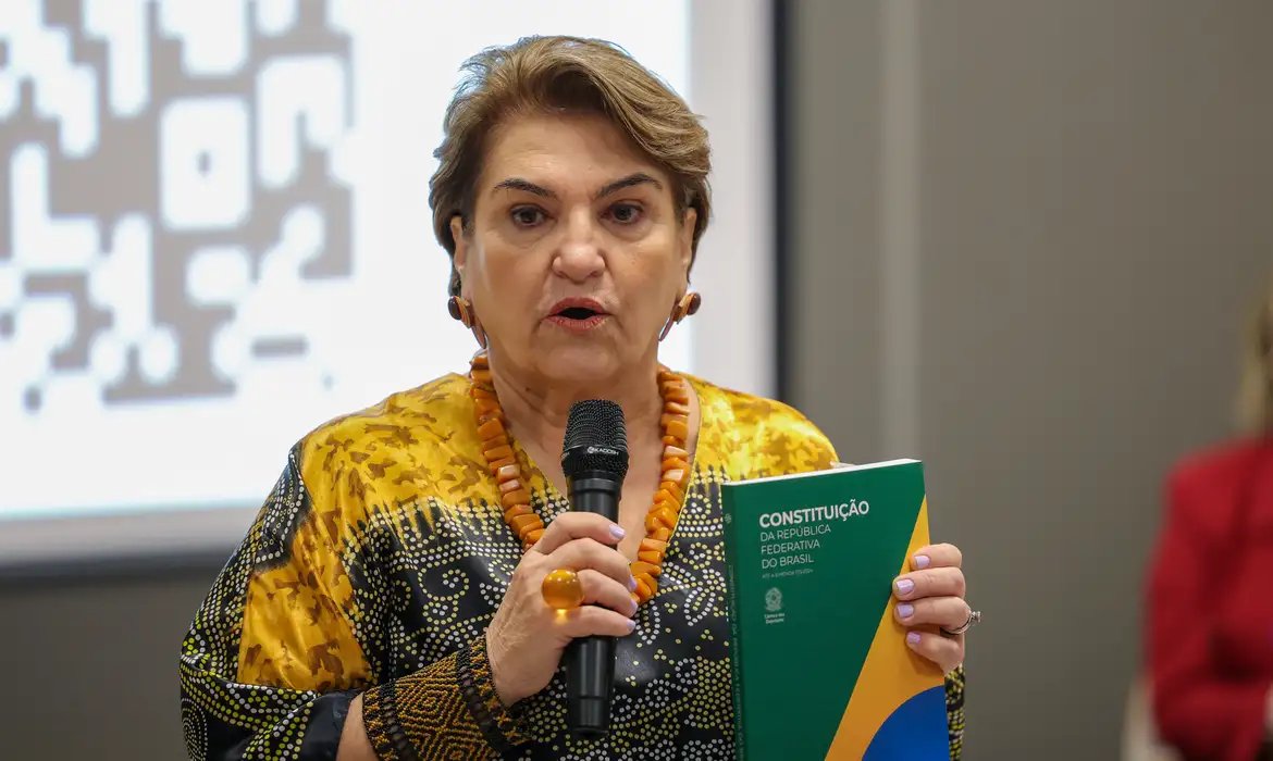 "Temos que agir", diz ministra das mulheres sobre estupro no Rio
