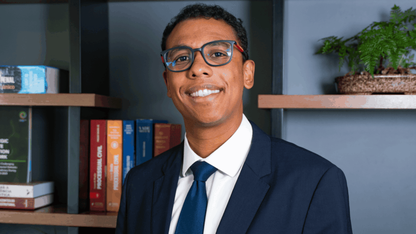 Lula nomeia Nauê Bernardo como juiz substituto do TSE