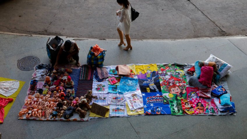 Taxa de informalidade cai para 37,5%, a menor desde 2020