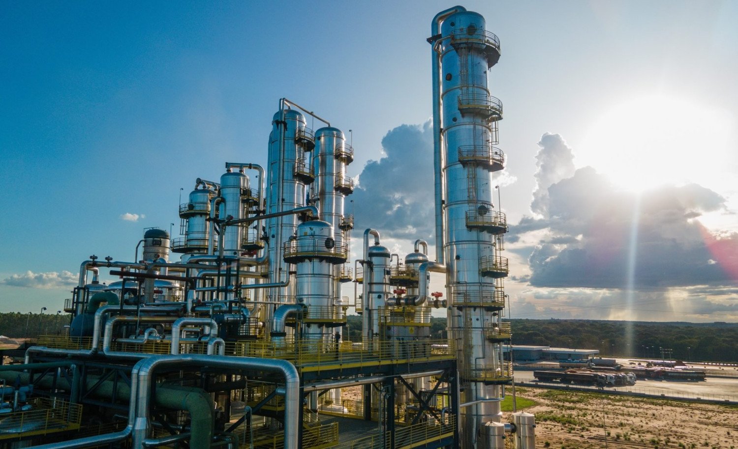 Indústria encolhe de novo: país segue remando para a desindustrialização