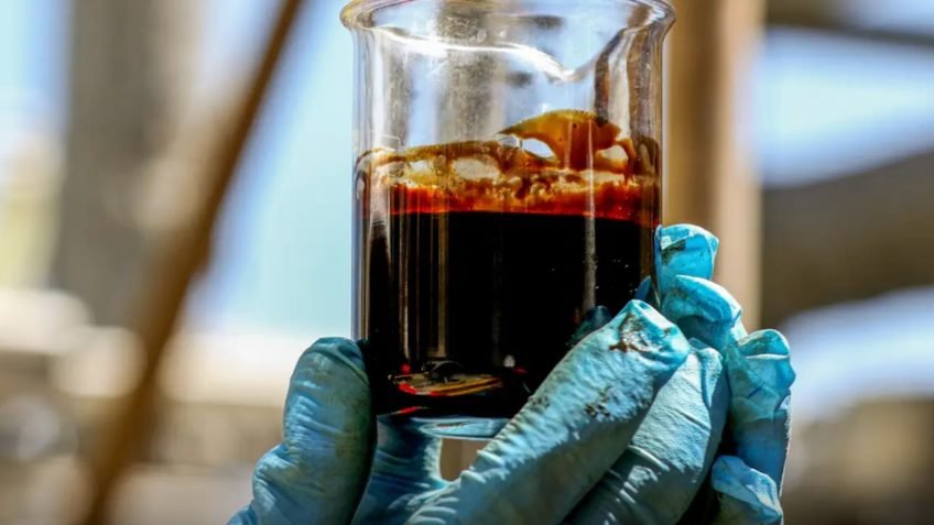 Petróleo brent sobe a US$ 86 com tensão no Oriente Médio