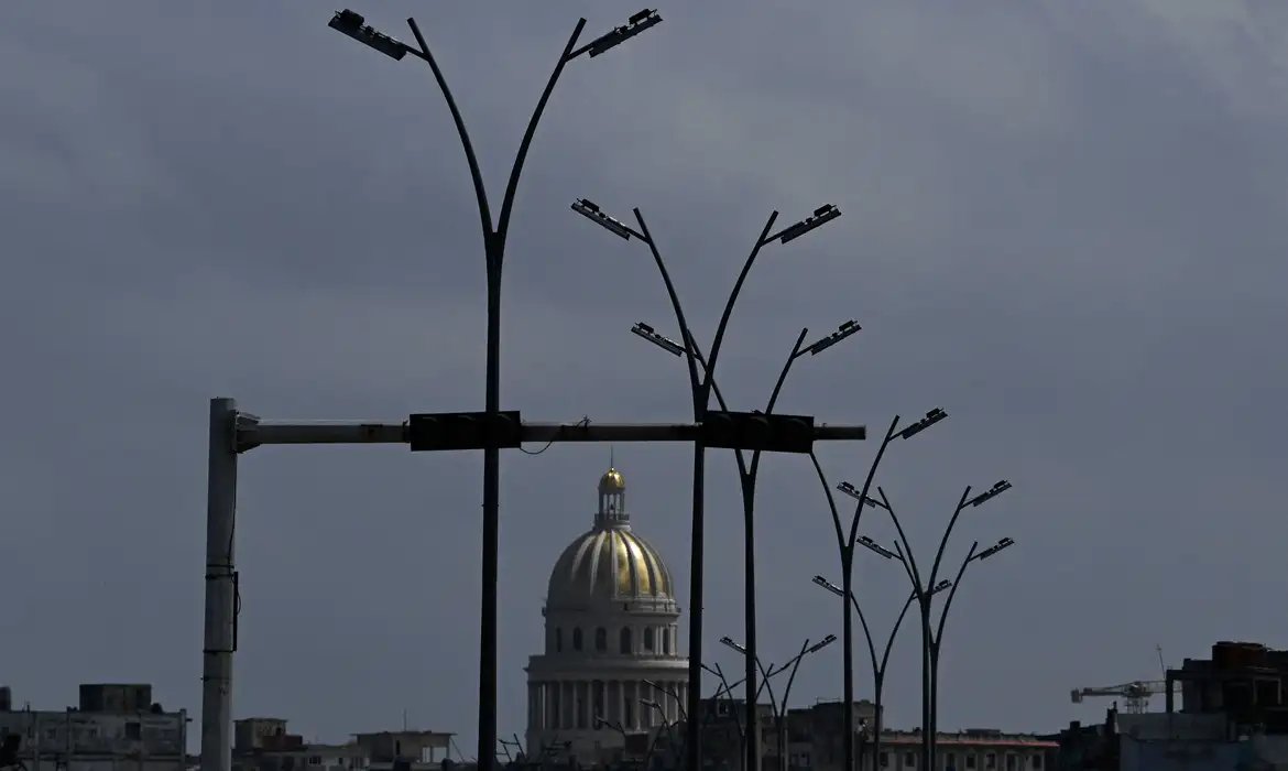 Energia é restabelecida em Cuba após 16 horas de blecaute